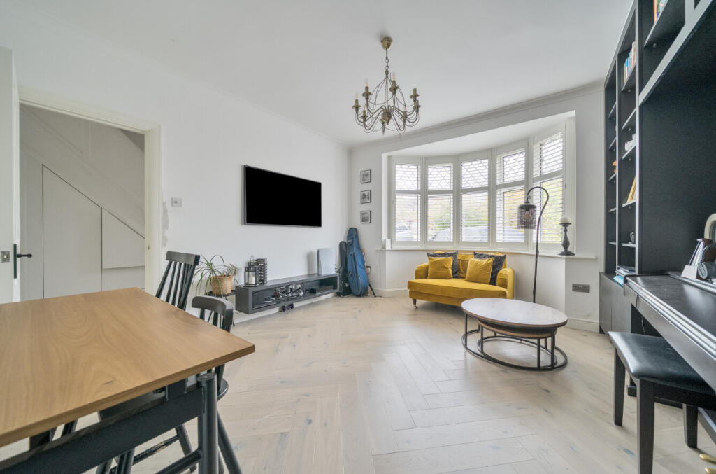 1369092-15-68f25a...