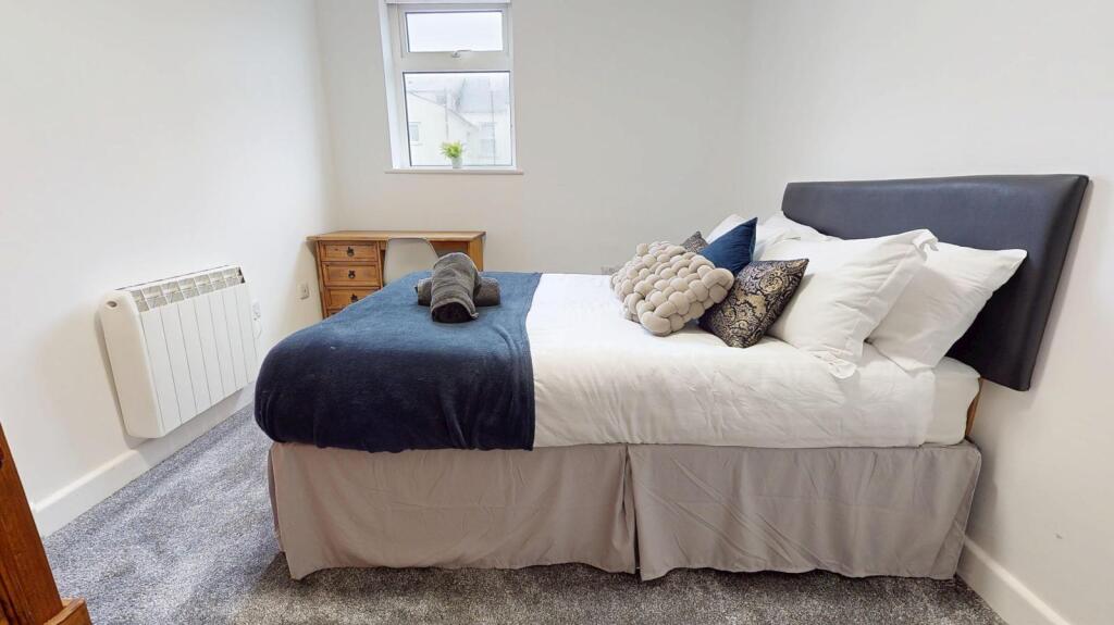 bedroom f.jpg
