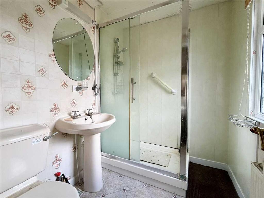 SHOWER ROOM