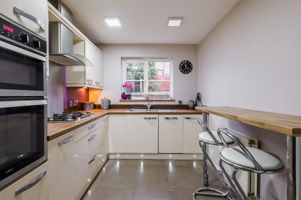 KITCHEN 1.jpg