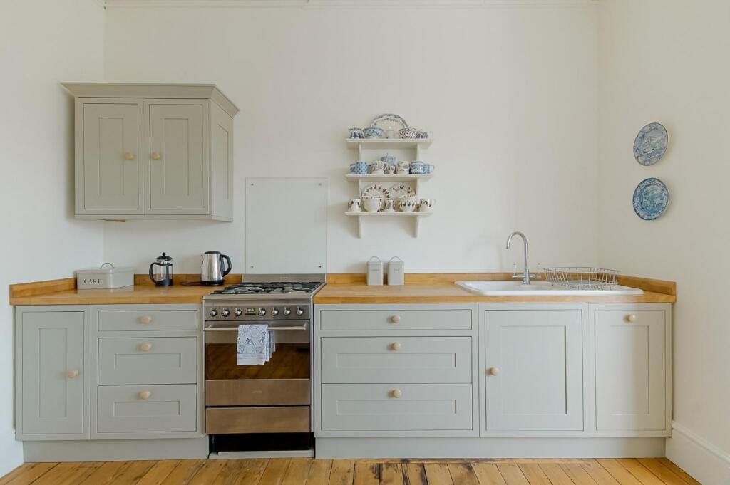 Kitchen d.jpg