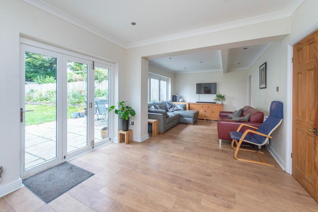 OPEN PLAN KITCHEN DINER AND LOUNGE