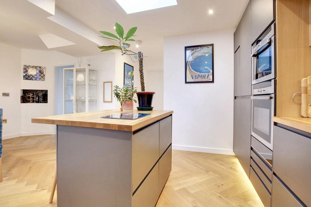 Open plan kitchen/diner snug area