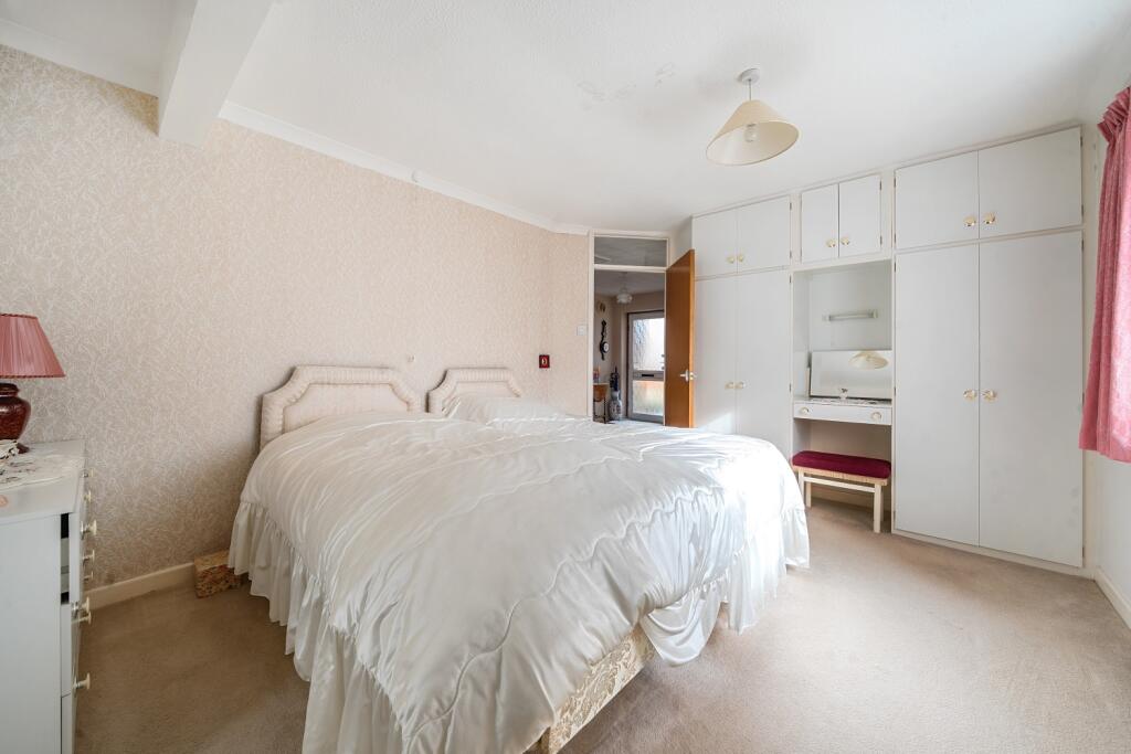 1370261-9-68f626d752a08