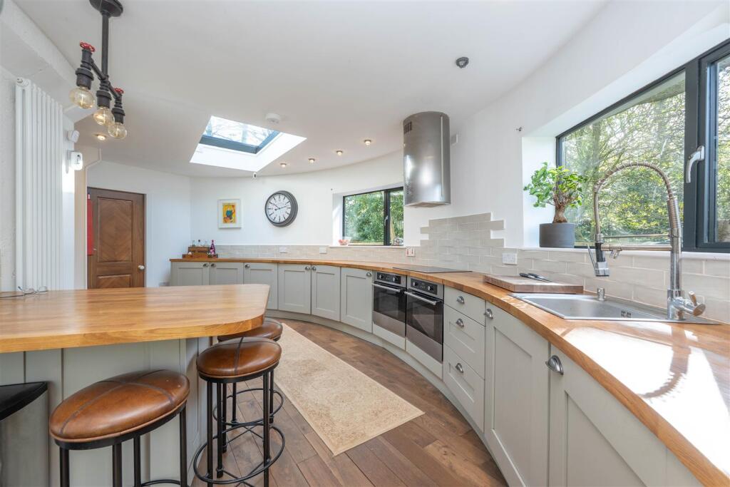 Kitchen (GROUND FLOOR)