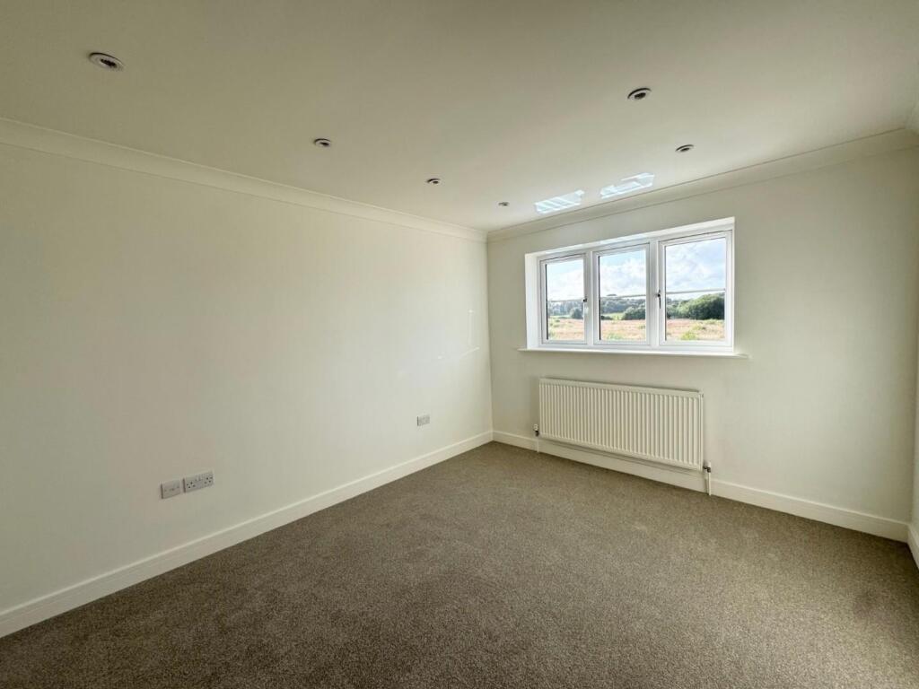 bedroom 2 .jpg