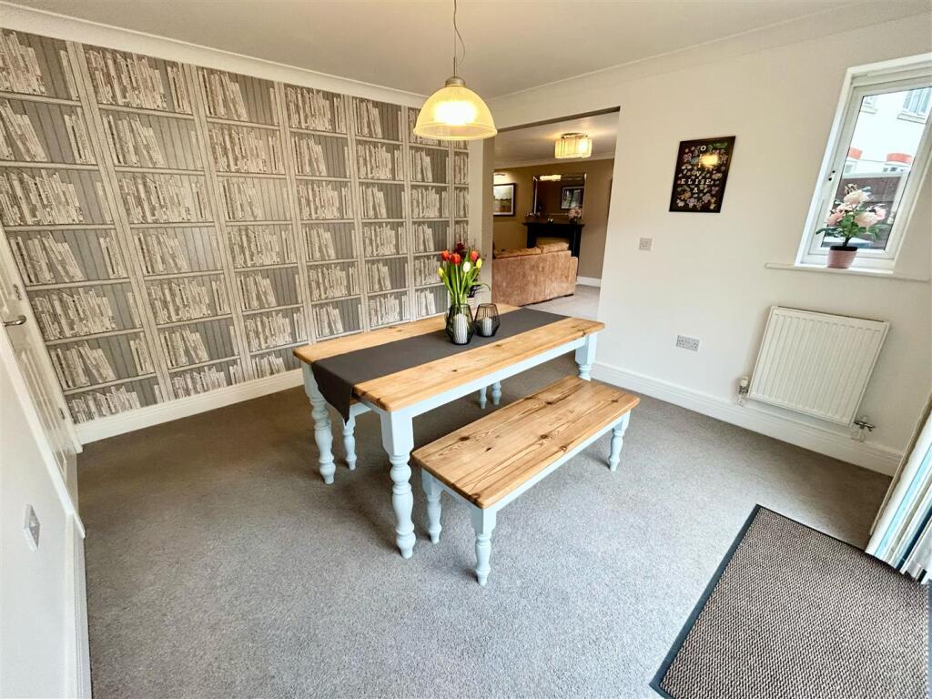 012 Dining room 1.jpg