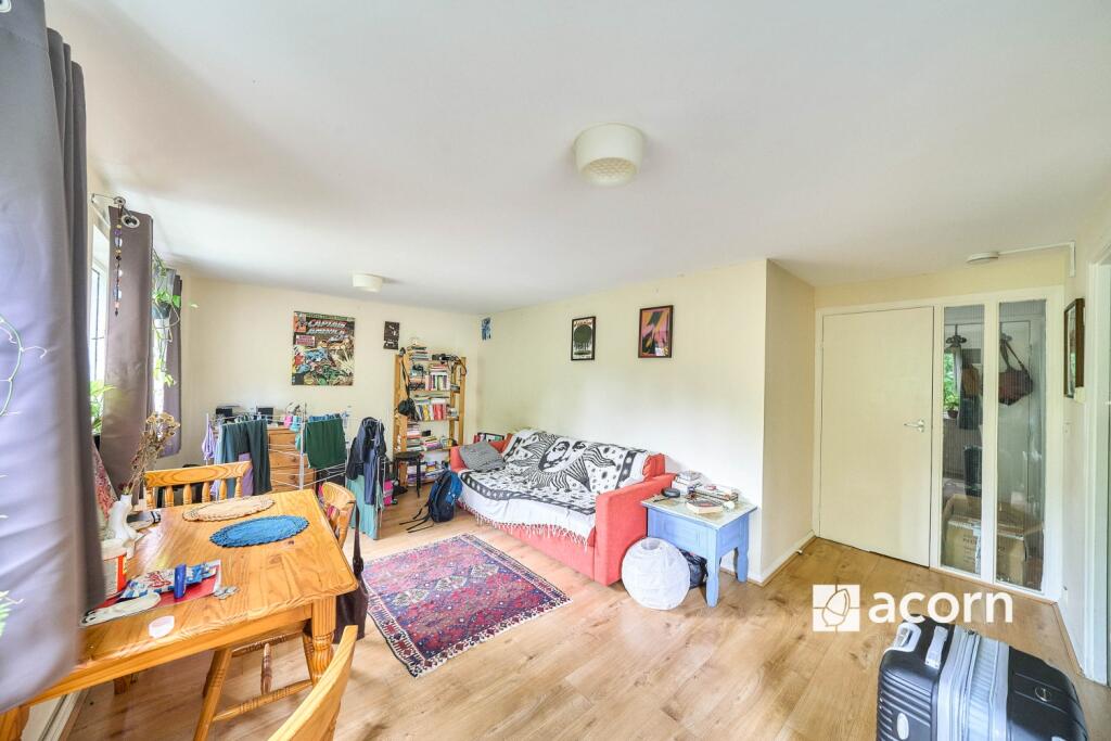 Living Room (2)