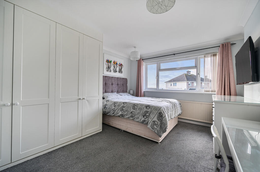 1393670-19-695d1d...