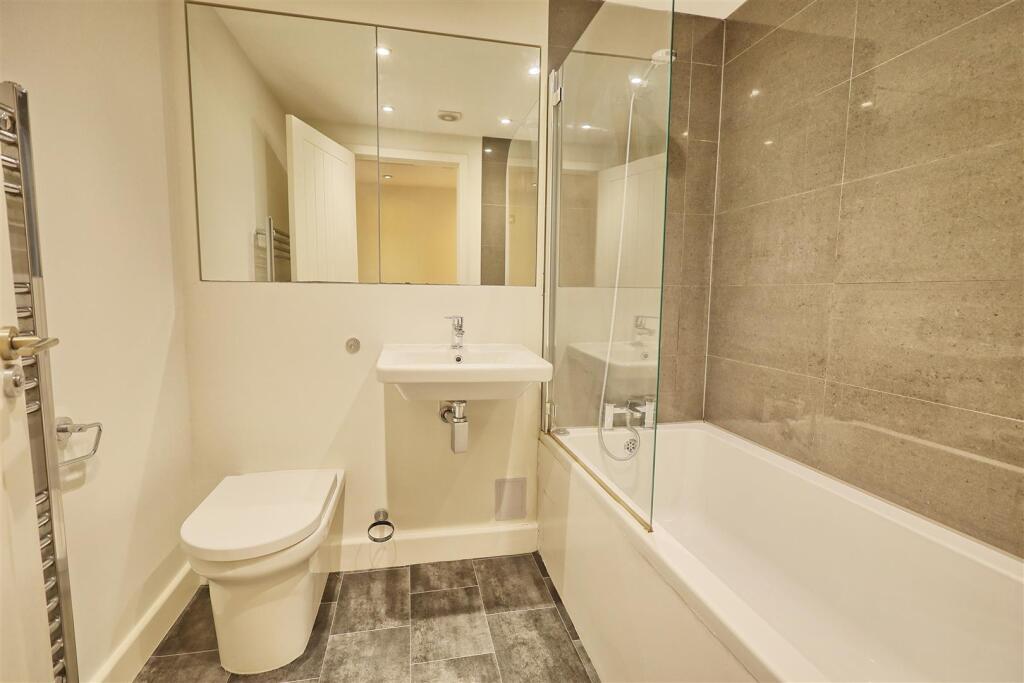 LUXURY BATHROOM