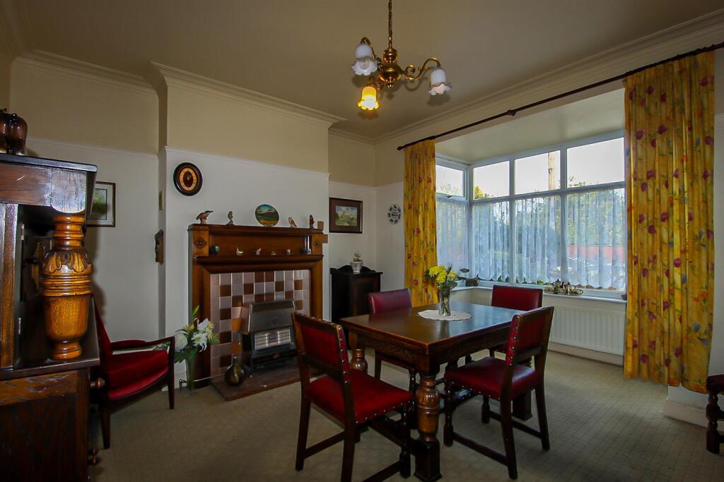 33 Castle Road front dining.jpg