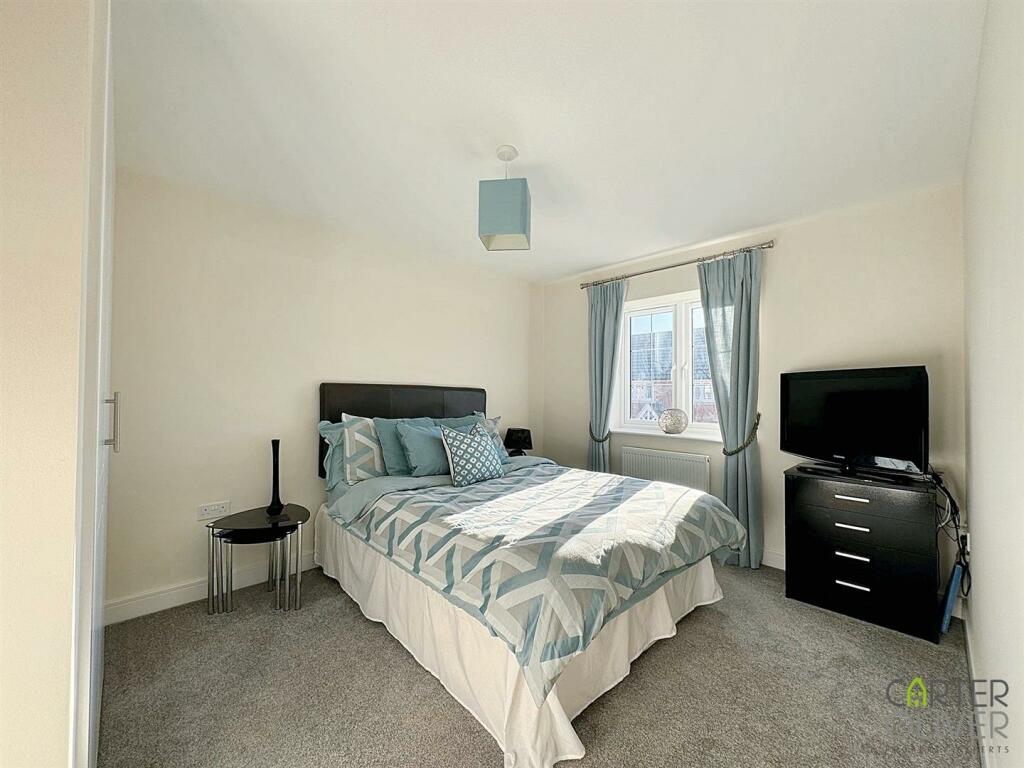 BEDROOM 2 (FRONT - DOUBLE)