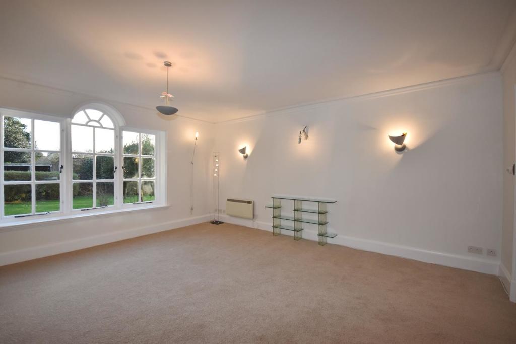 Sitting Room..JPG
