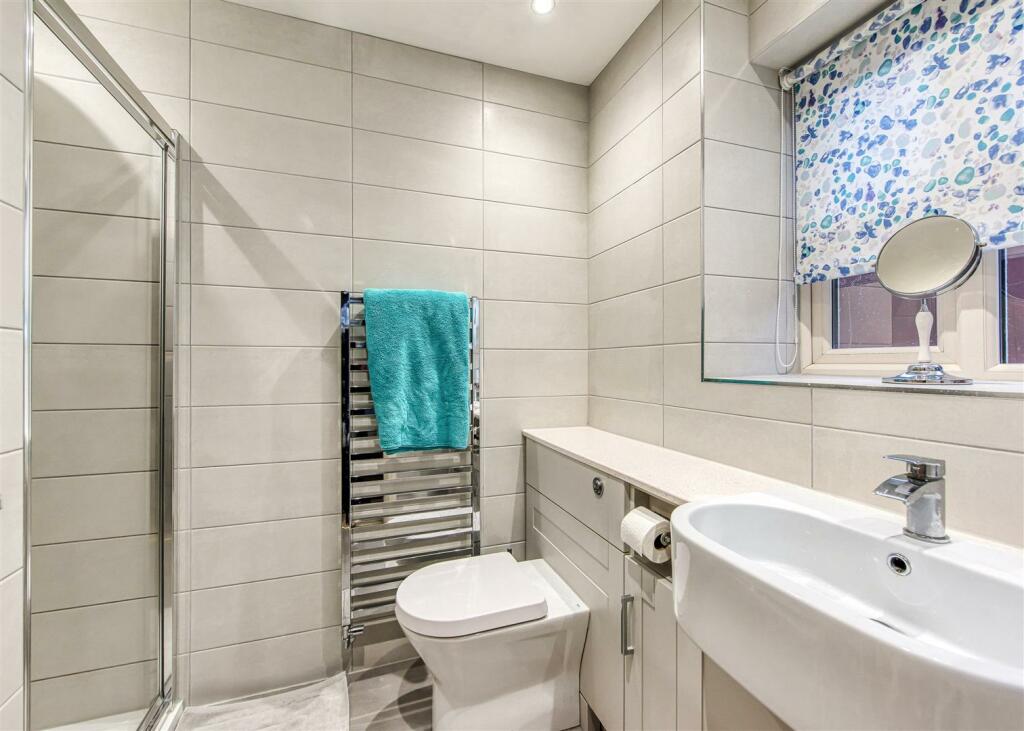 41 Penleigh Gardens-bed1 ensuite RE.jpg