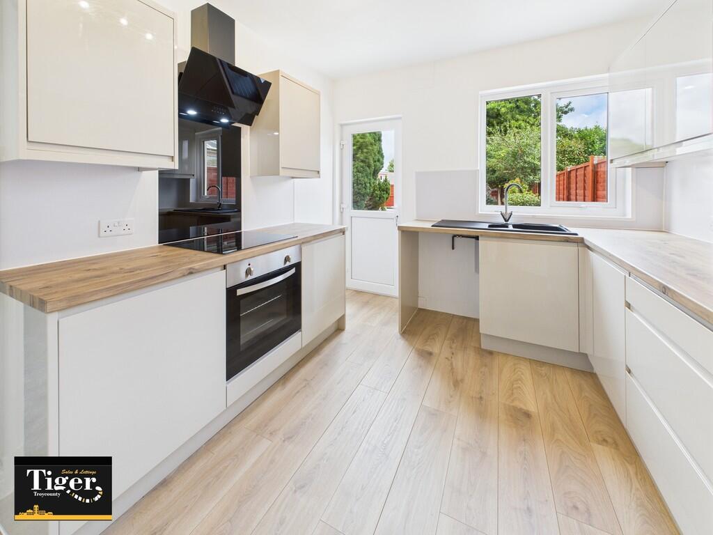 CAM02176G0-PR0625...