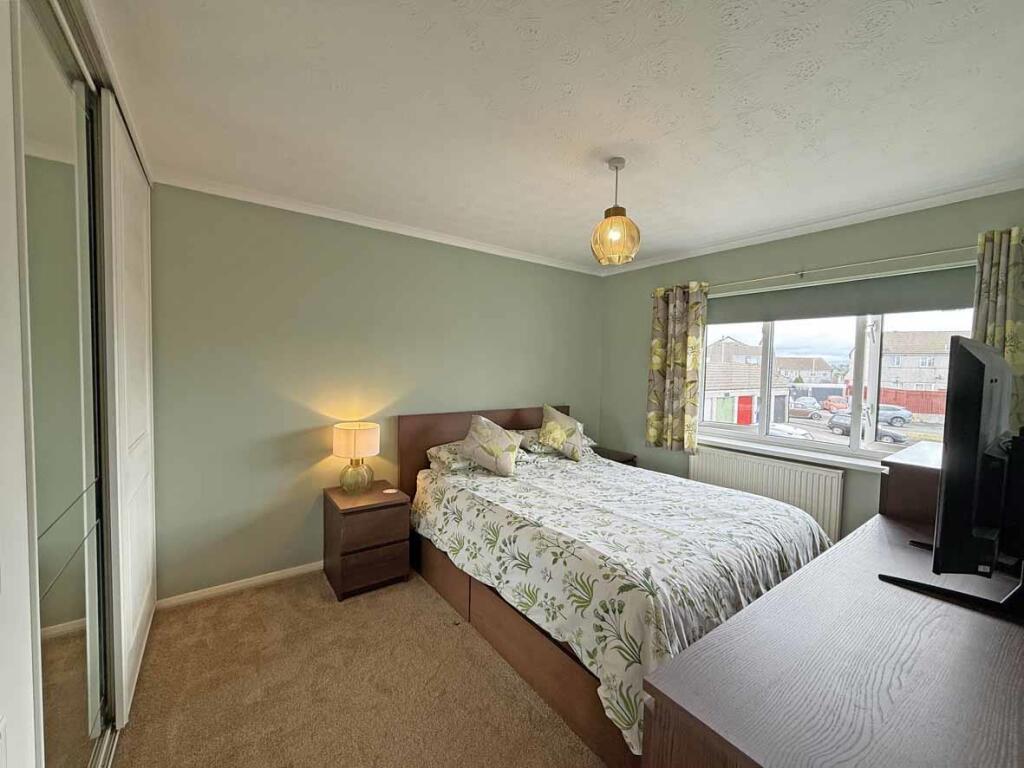 Cayley Way 39 - Bed 1.jpg