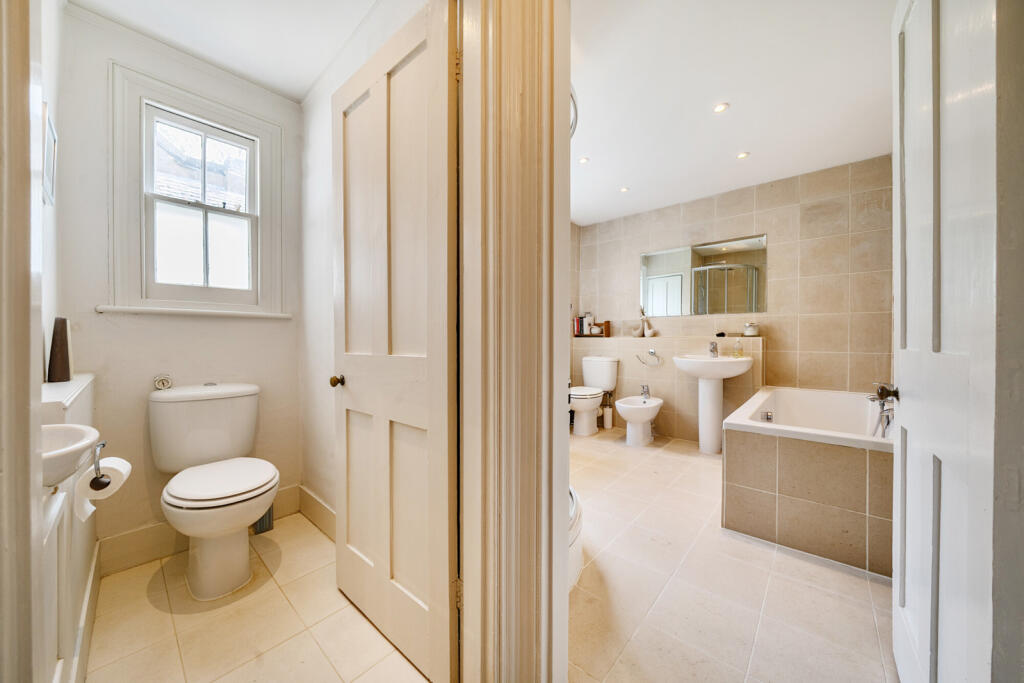 Bathroom/Wc