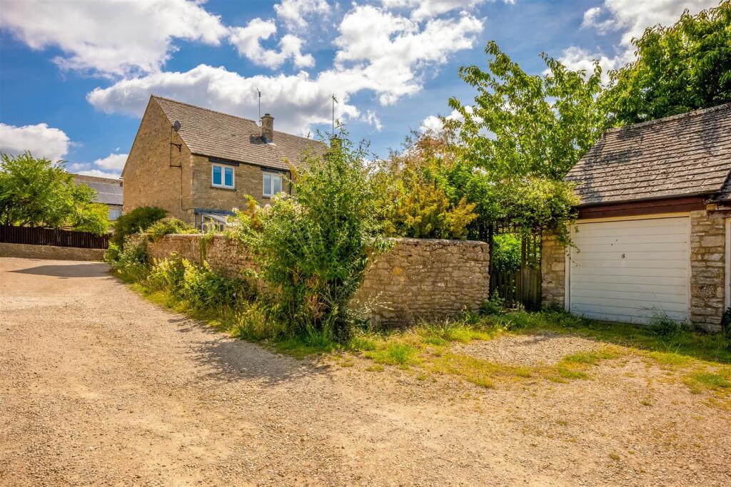 Homend Cottage 1684-14.jpg