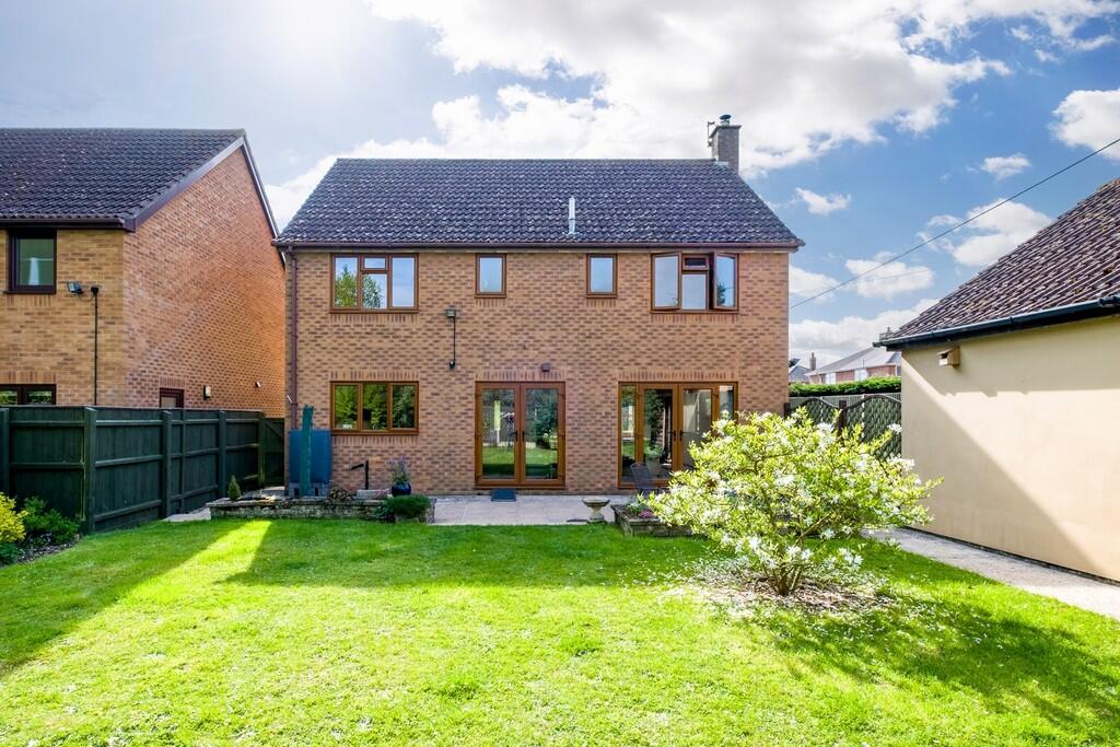 1440px1 Oaklands-...