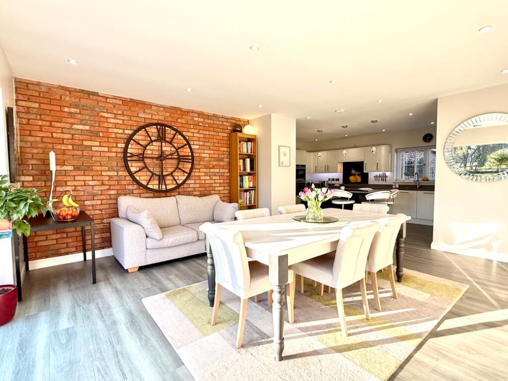 Kitchen/Dining