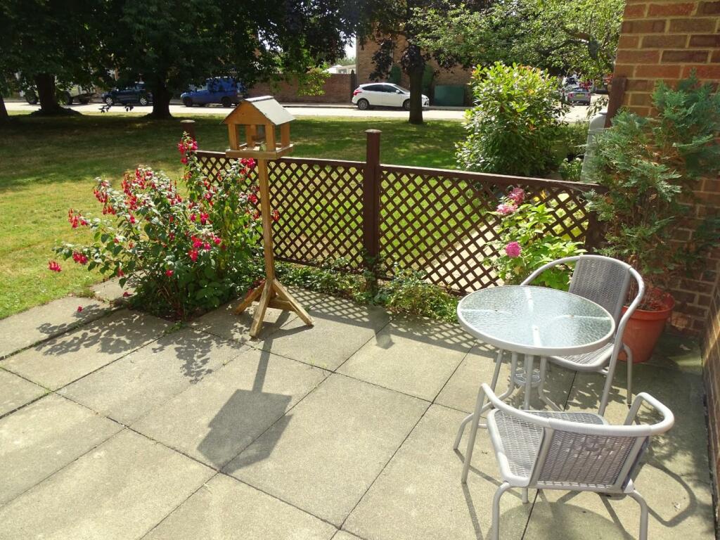 PATIO VIEWS TO GREENSWARD