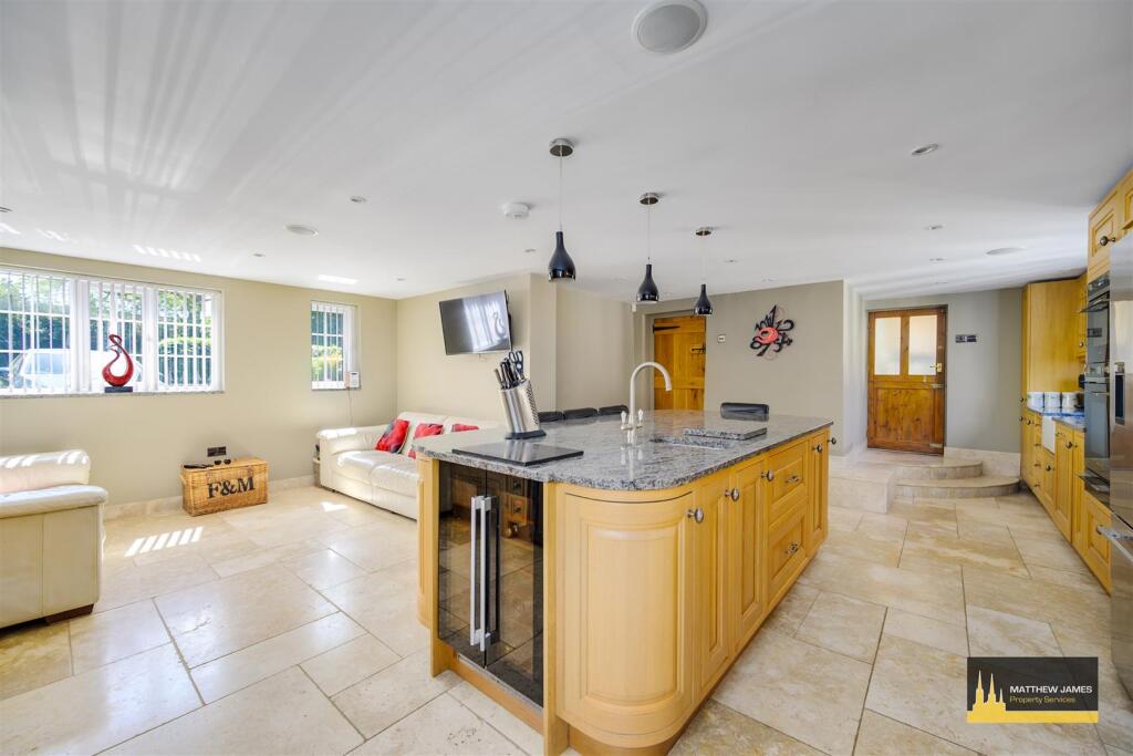 Kitchen / Breakfast Room