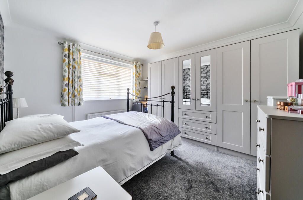 1288200-7-6835b0c...