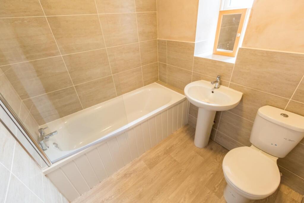 16-Watson-Road-main bathroom.jpg