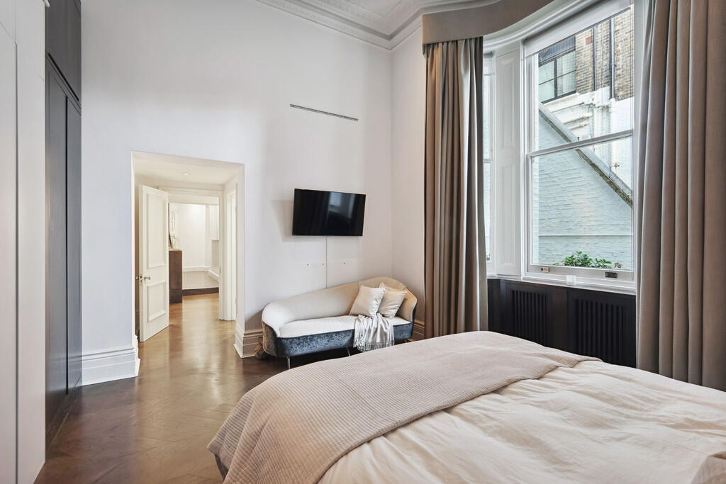 Flat D 12-12A Enn...