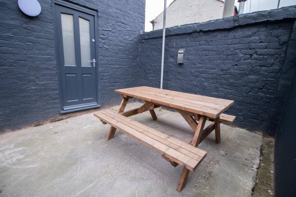 LR Outside bench