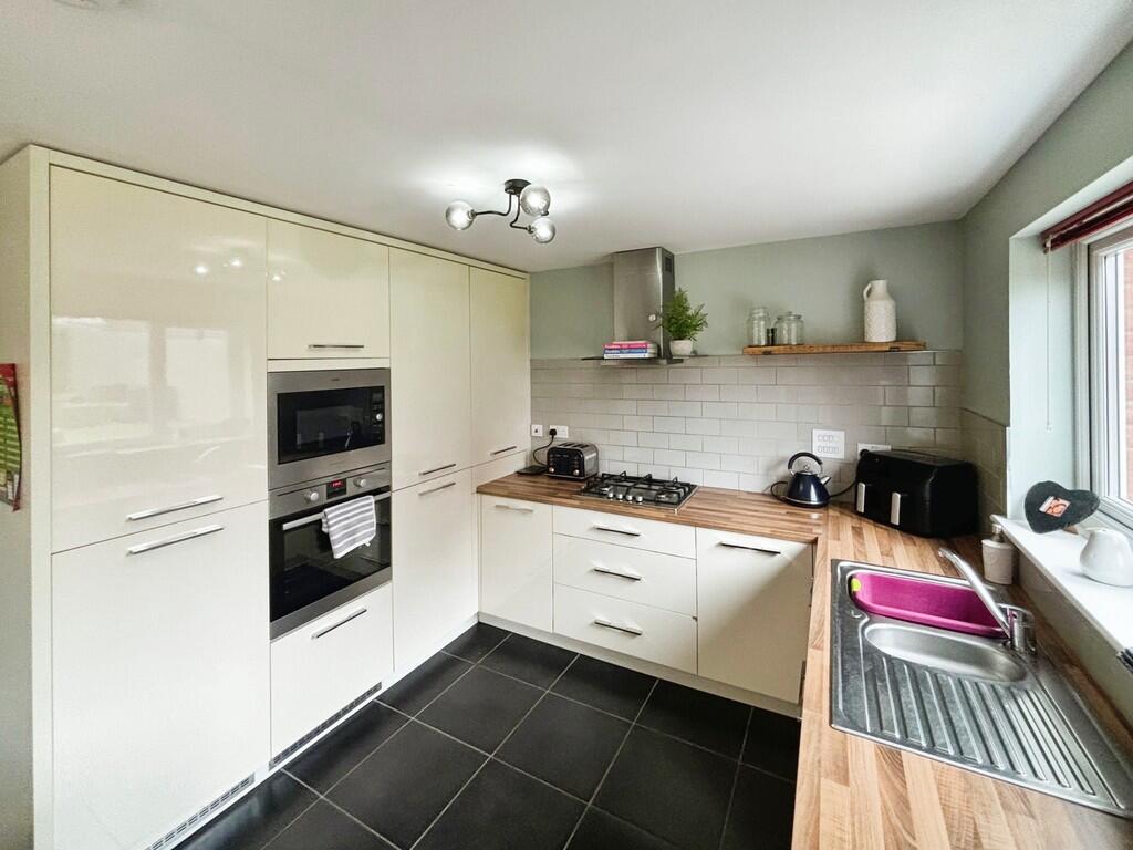 29342686-image_pi...