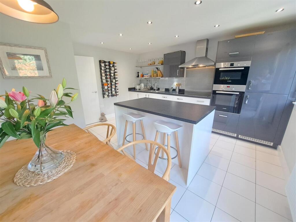 Kitchen / Dining / Breakfast Room