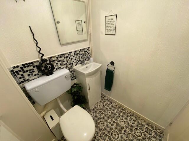 Cloakroom/wc