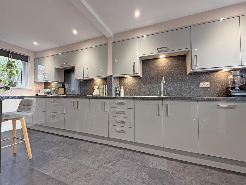 Chaucer Way 94 - Kitchen Three.jpg