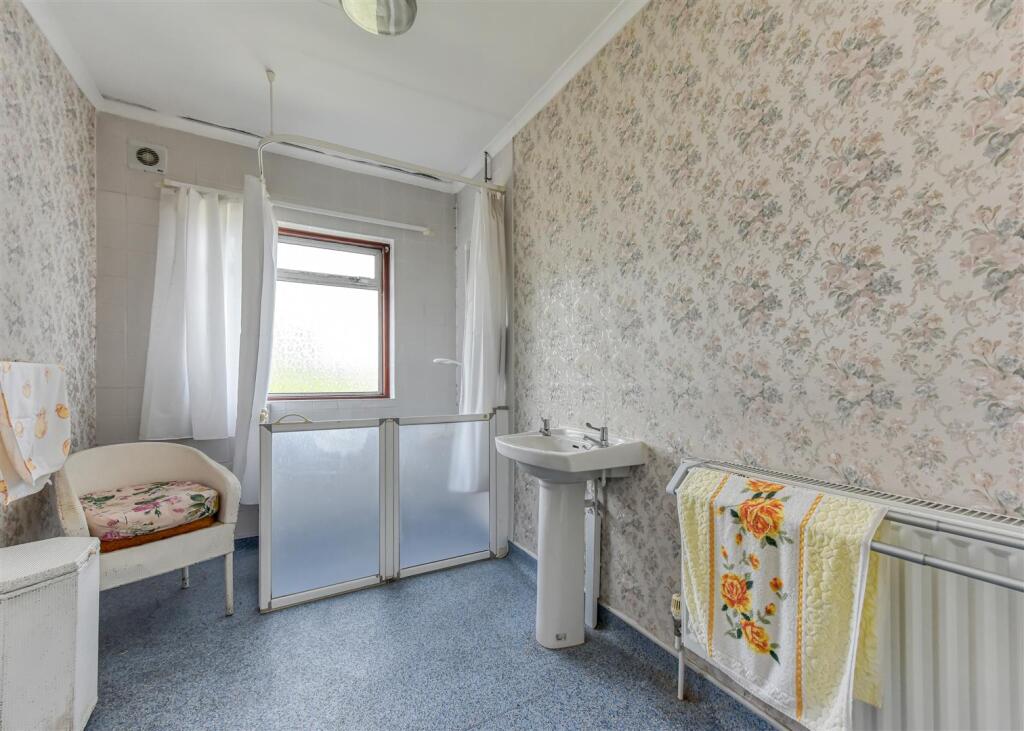 36 Oxbarn Avenue-bathroom.jpg