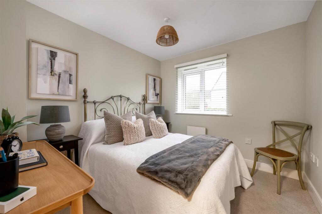 28 Prestwick Way WEB PH-32.jpg