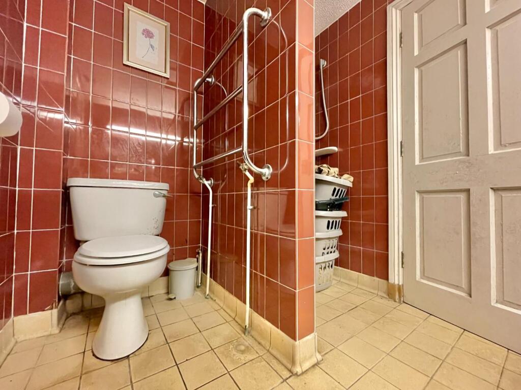 Pool Shower Room and Cloakroom