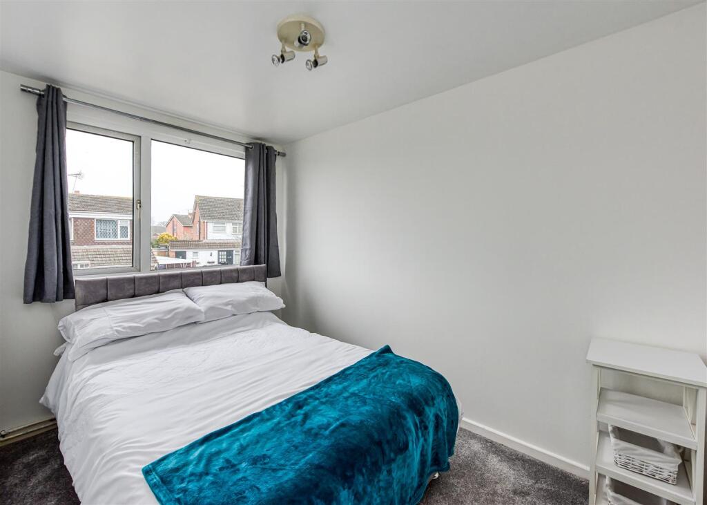 3 Chapel Close-Bedroom 2.jpg