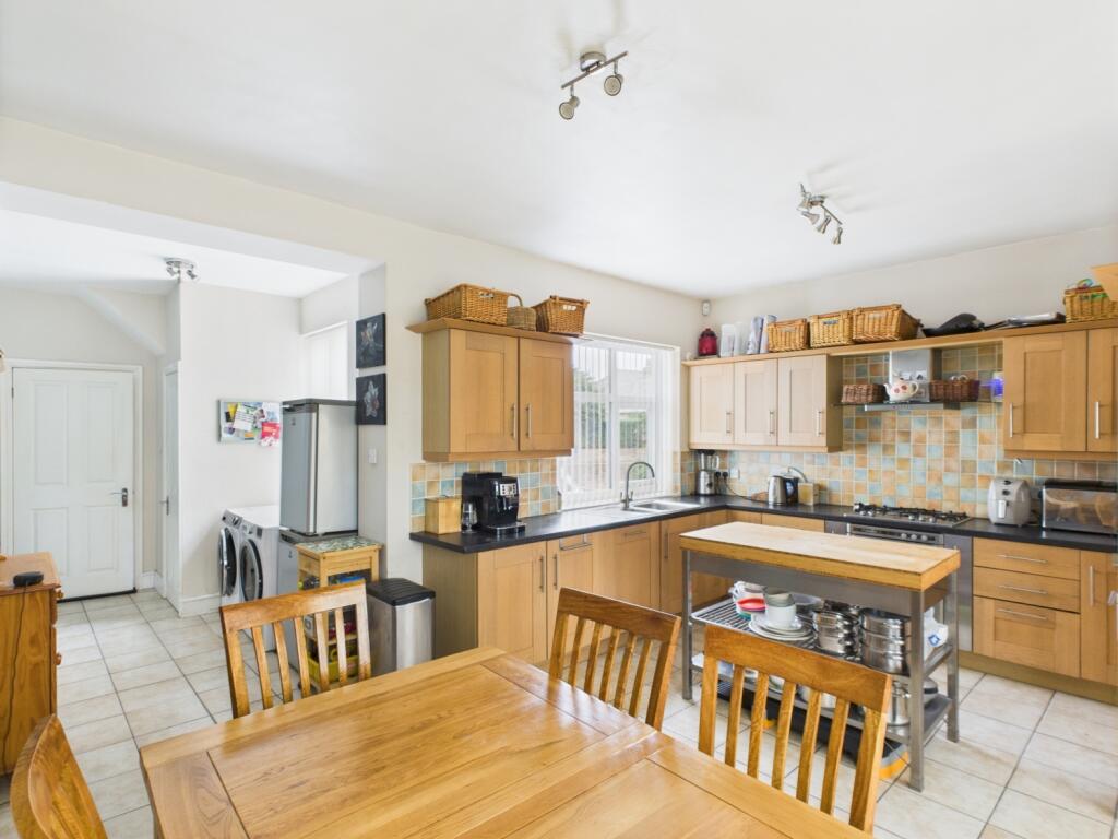 CAM02195G0-PR0081-STILL027