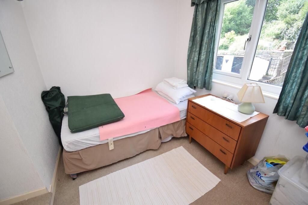 Bedroom 2.JPG