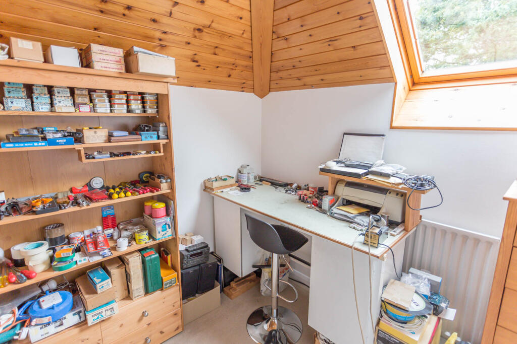 Work shop/potential en-suite