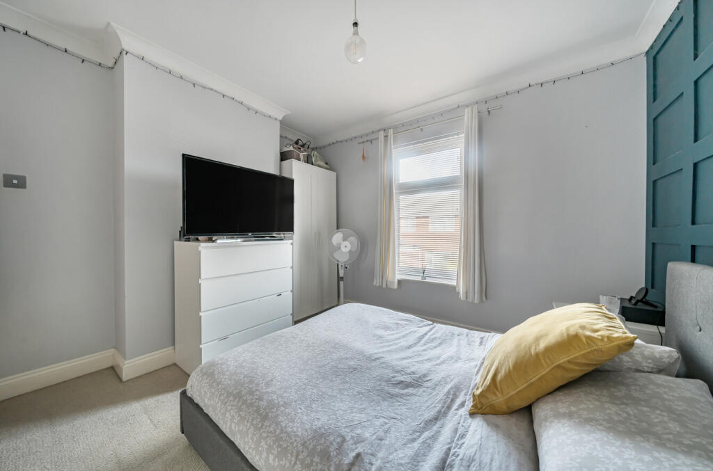 1373105-9-6900c77...