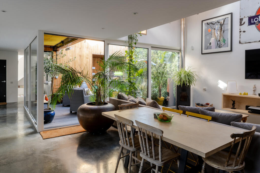 236547 - 20241003-THE-WORKS_HYTHE_TMH-10_HI_RES...