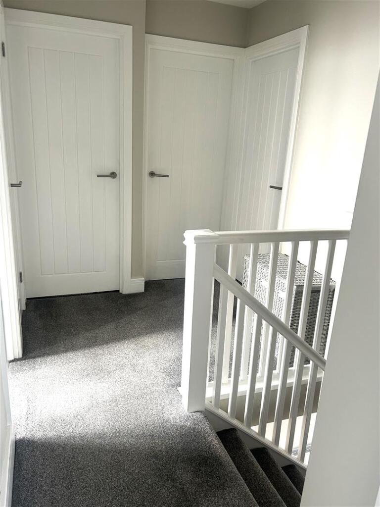 FIRST FLOOR LANDING