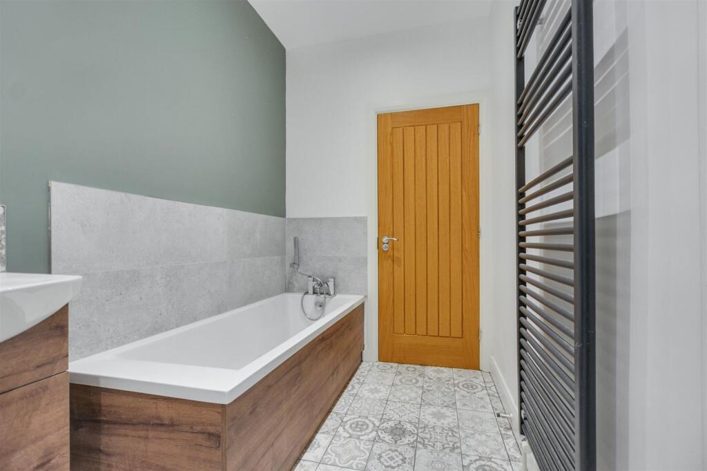 Bathroom_2.jpeg