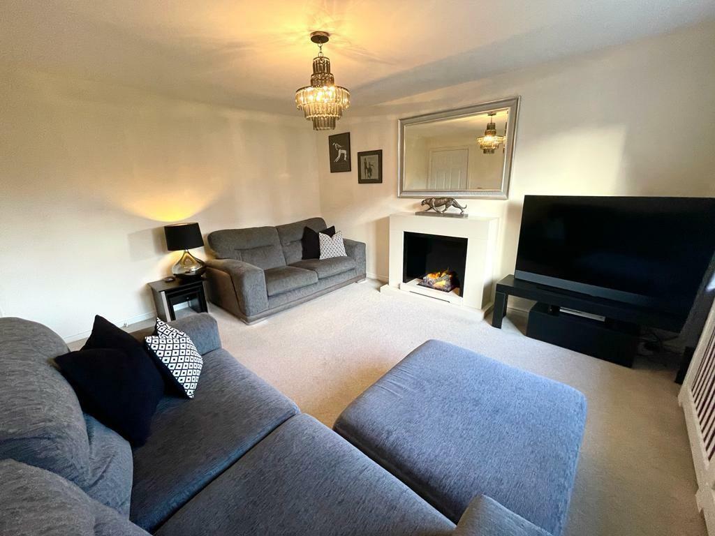 LOUNGE 2