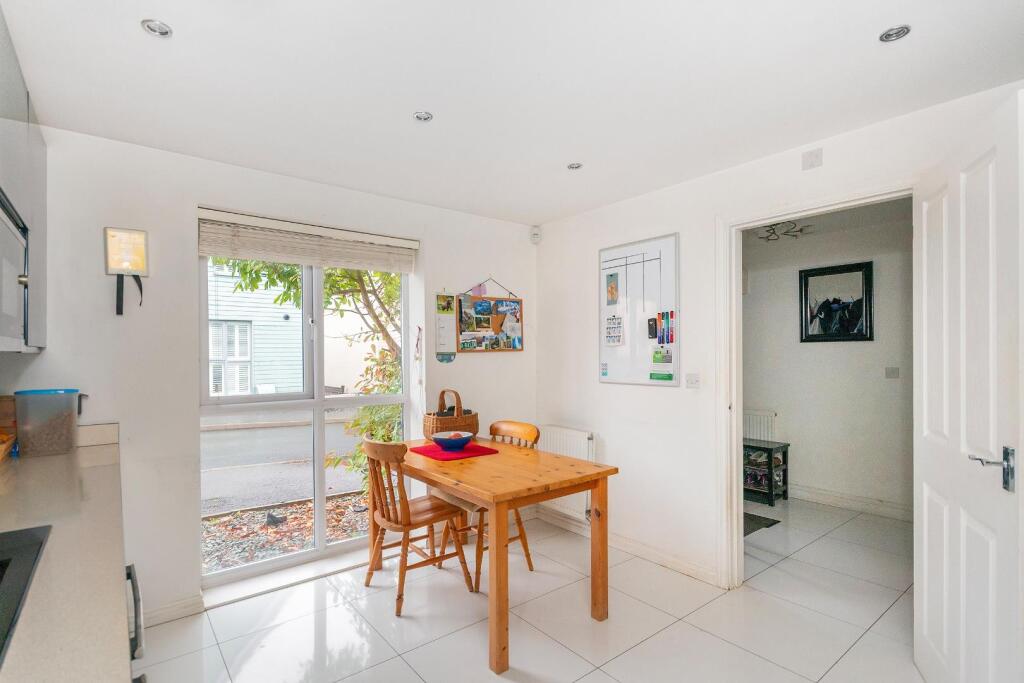 2G8CWCV - Kitchen C.jpg