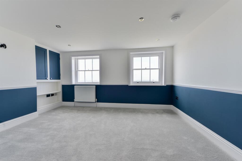 Flat 3, 12 Marine Gardens7.jpg