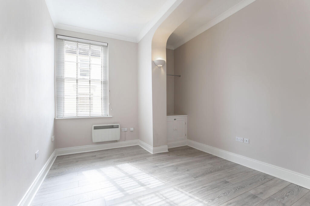 Flat 3, School Ho...