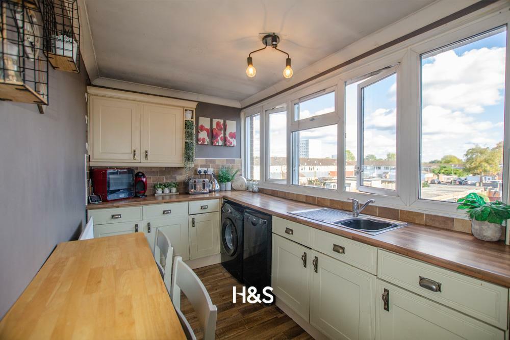 118 heathmere drive kitchen.jpg